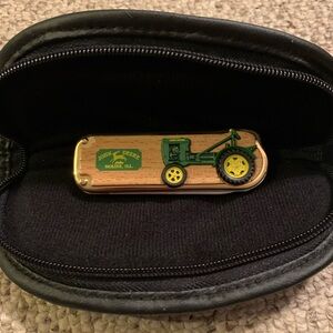 John Deere, 1938 model L. Franklin Mint Collector Knives